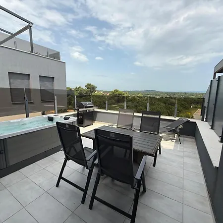 Seaside & Apartment *