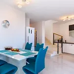 Apartamento Seaside & *
